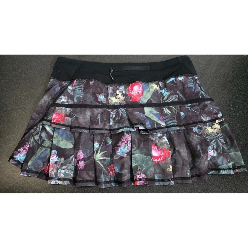 Lululemon Run Pace‎ Setter Tennis Skirt Skort Women 6 Black Multi Floral EUC